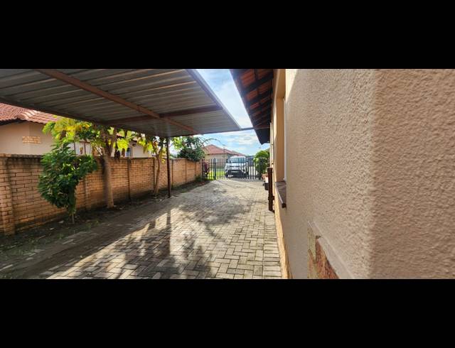 3 BEDROOM HOUSE FOR SALE IN WATERKLOOF HILL ESTATE